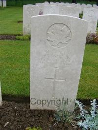 Etaples Military Cemetery - Porter, J T